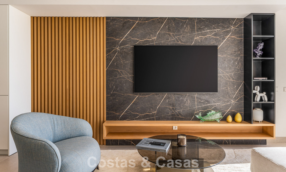 Appartement de luxe rénové avec vue sur la mer à vendre dans la prisée Nueva Andalucía, Marbella 794136