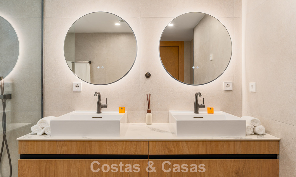 Appartement de luxe rénové avec vue sur la mer à vendre dans la prisée Nueva Andalucía, Marbella 794137