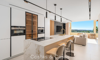Appartement de luxe rénové avec vue sur la mer à vendre dans la prisée Nueva Andalucía, Marbella 794144 