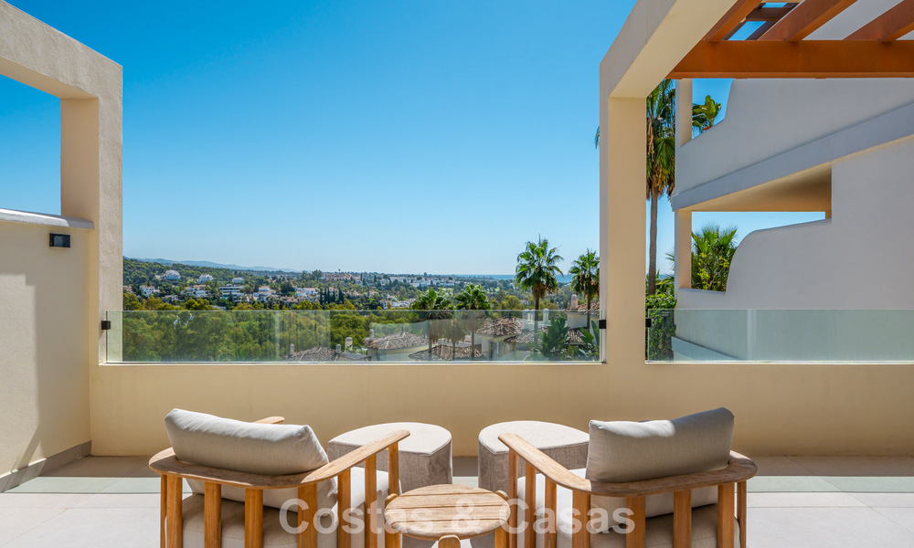 Appartement de luxe rénové avec vue sur la mer à vendre dans la prisée Nueva Andalucía, Marbella 794147