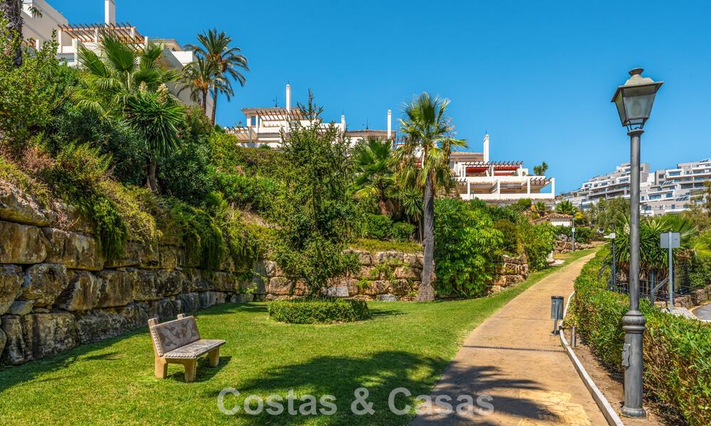 Appartement de luxe rénové avec vue sur la mer à vendre dans la prisée Nueva Andalucía, Marbella 794151