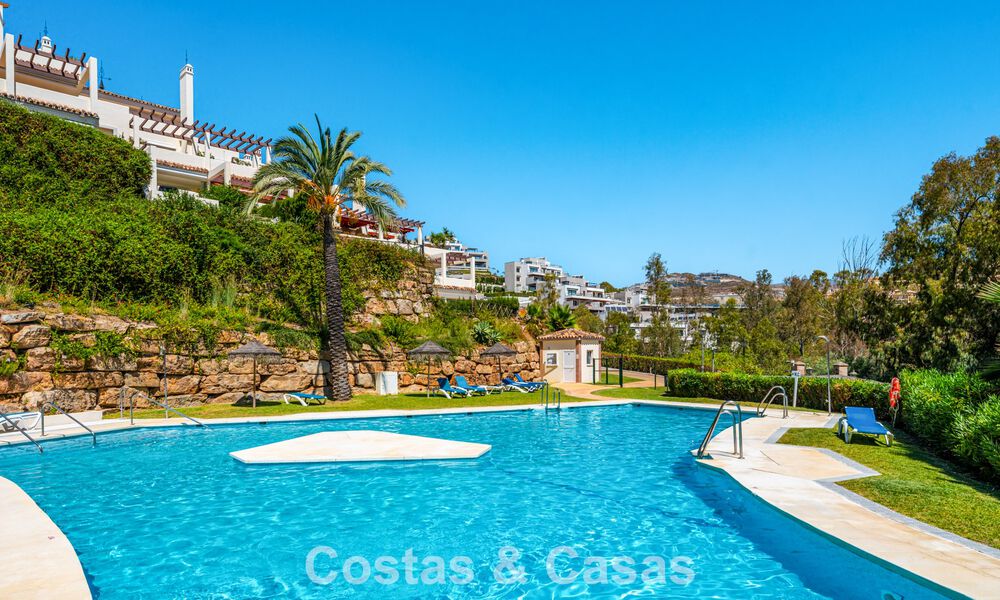 Appartement de luxe rénové avec vue sur la mer à vendre dans la prisée Nueva Andalucía, Marbella 794152