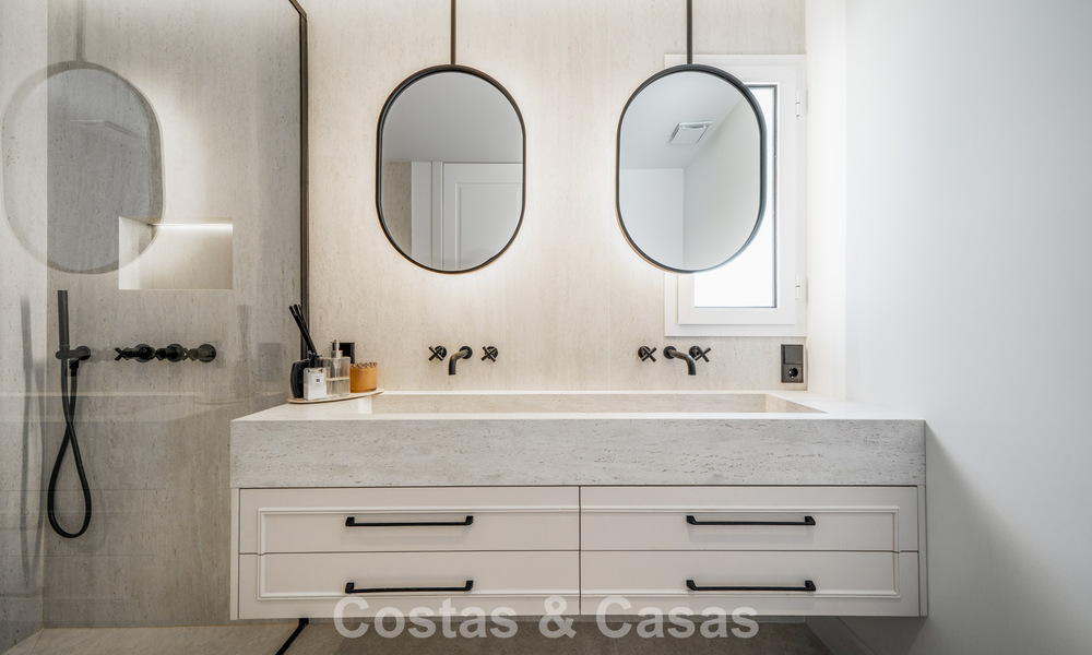 Appartement rénové contemporain prêt à emménager avec vue sur la mer à La Quinta Golf Resort, Benahavís - Marbella 794239