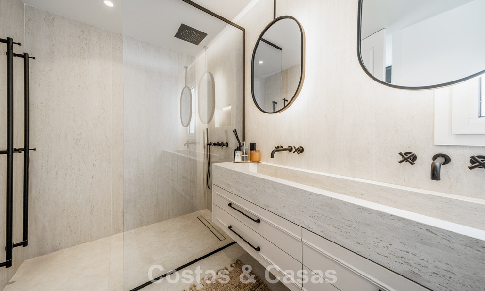 Appartement rénové contemporain prêt à emménager avec vue sur la mer à La Quinta Golf Resort, Benahavís - Marbella 794240