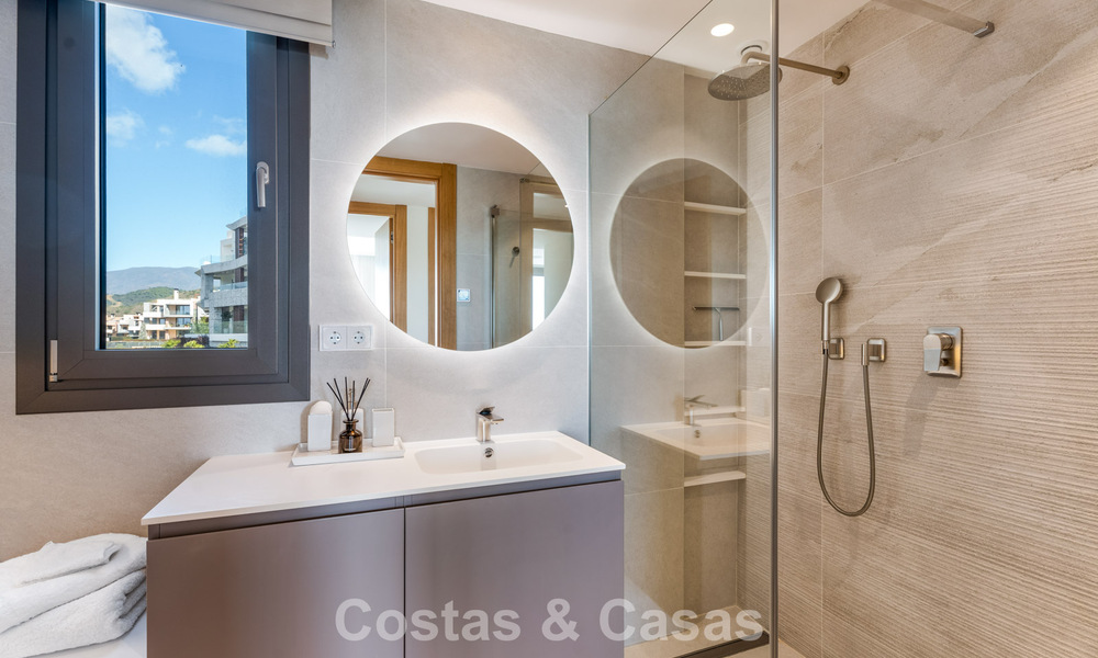 Spacieux appartement contemporain, prêt à emménager à vendre dans les collines de La Quinta Resort, Marbella - Benahavís 794385