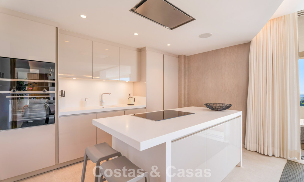 Spacieux appartement contemporain, prêt à emménager à vendre dans les collines de La Quinta Resort, Marbella - Benahavís 794403
