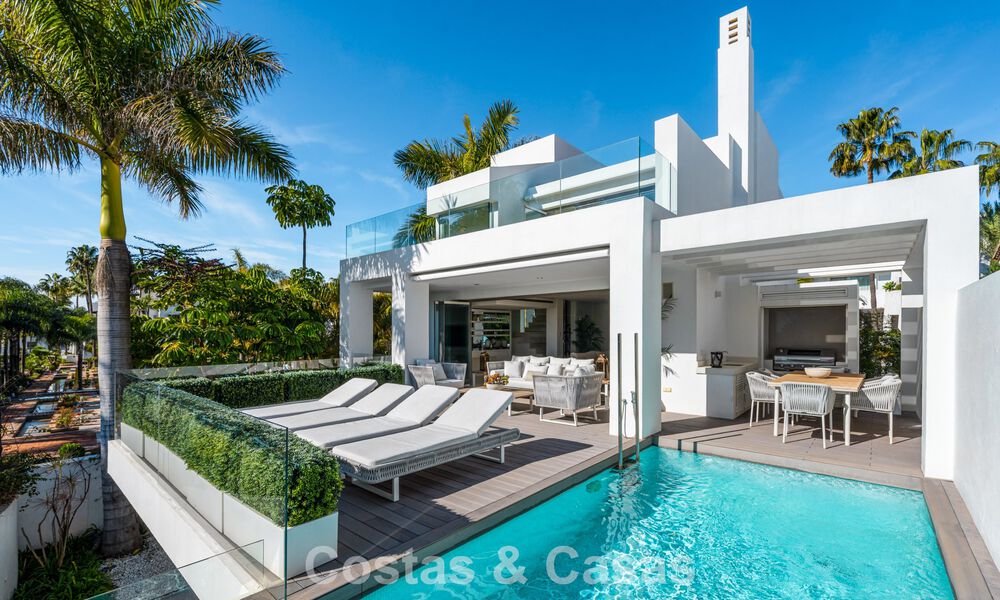 Prestigieuse maison renové moderne à vendre, deuxième ligne de plage à Puente Romano sur la Golden Mile de Marbella 794460