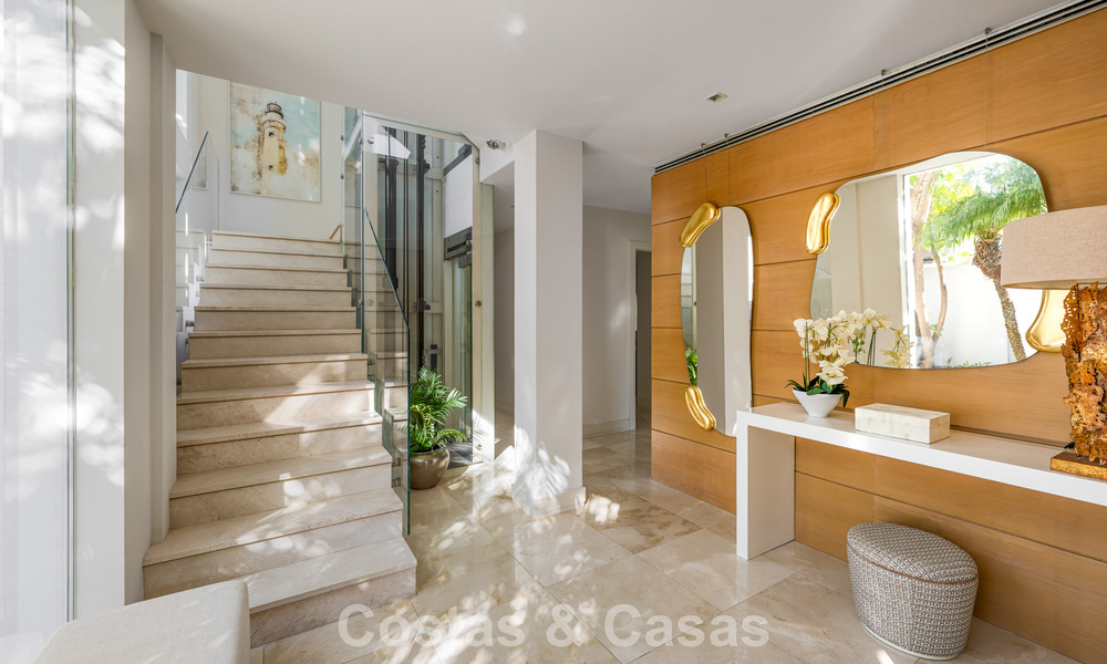 Prestigieuse maison renové moderne à vendre, deuxième ligne de plage à Puente Romano sur la Golden Mile de Marbella 794468