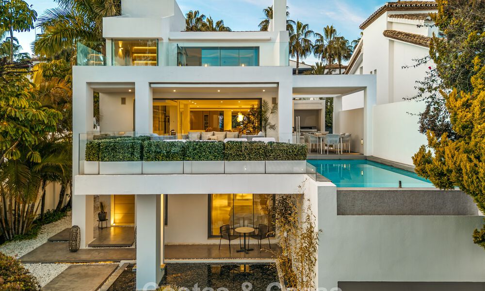 Prestigieuse maison renové moderne à vendre, deuxième ligne de plage à Puente Romano sur la Golden Mile de Marbella 794470
