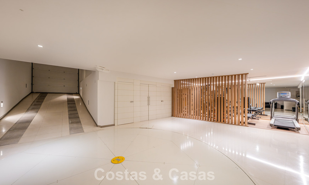 Prestigieuse maison renové moderne à vendre, deuxième ligne de plage à Puente Romano sur la Golden Mile de Marbella 794476