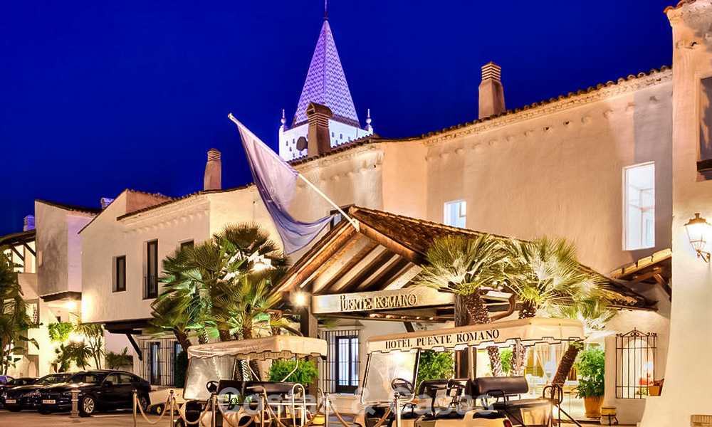 Prestigieuse maison renové moderne à vendre, deuxième ligne de plage à Puente Romano sur la Golden Mile de Marbella 794480