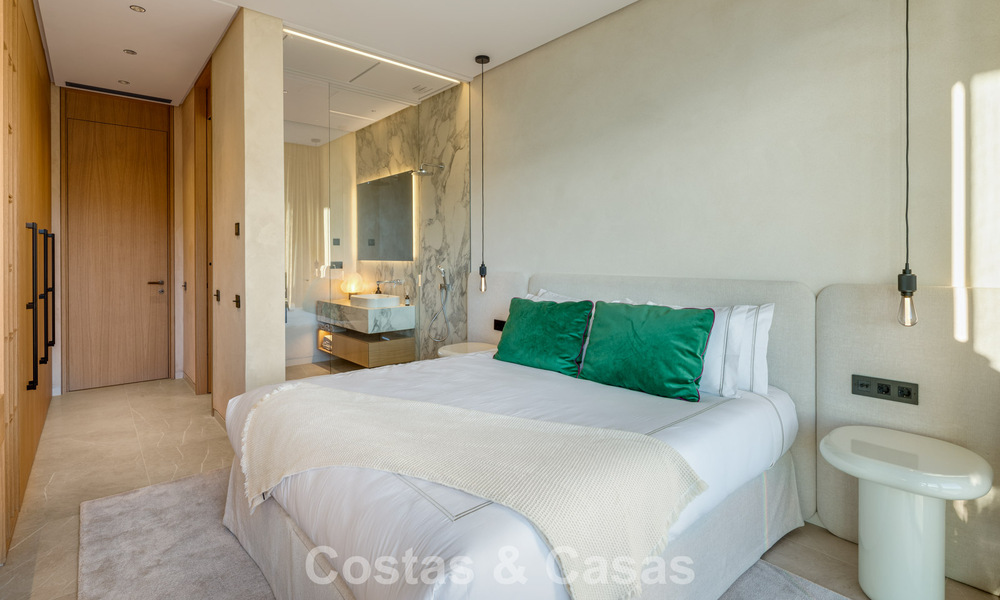 Villa de luxe neuve, haut de gamme, avec vues panoramiques à vendre dans la résidence fermée d’El Madroñal à Benahavis - Marbella 794204