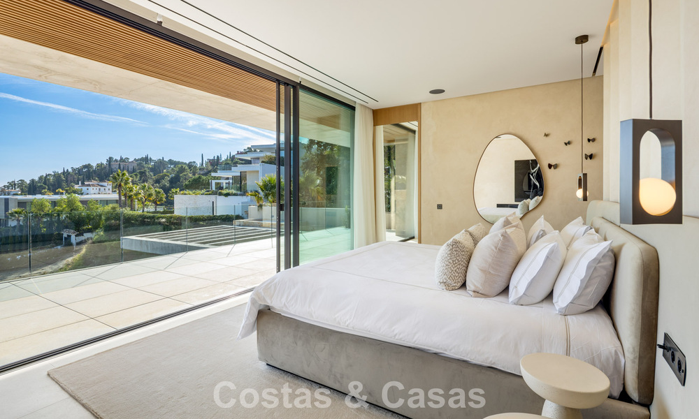 Villa de luxe neuve, haut de gamme, avec vues panoramiques à vendre dans la résidence fermée d’El Madroñal à Benahavis - Marbella 794220