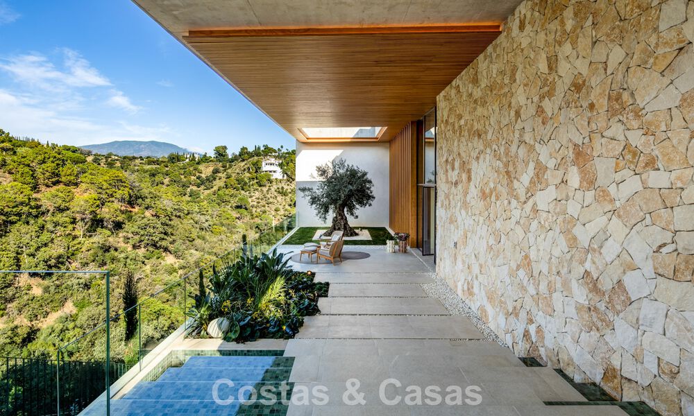 Villa de luxe neuve, haut de gamme, avec vues panoramiques à vendre dans la résidence fermée d’El Madroñal à Benahavis - Marbella 794225