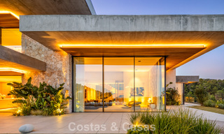 Villa de luxe neuve, haut de gamme, avec vues panoramiques à vendre dans la résidence fermée d’El Madroñal à Benahavis - Marbella 794227 