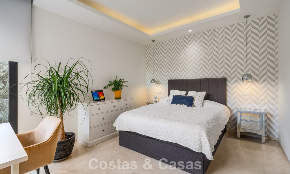 Villa de luxe avec caractère moderne à vendre dans une communauté fermée dans la Vallée du Golf de Nueva Andalucía, Marbella 794413