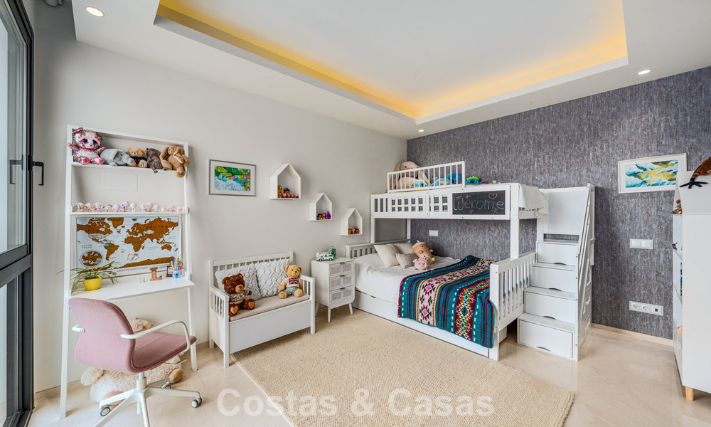 Villa de luxe avec caractère moderne à vendre dans une communauté fermée dans la Vallée du Golf de Nueva Andalucía, Marbella 794416