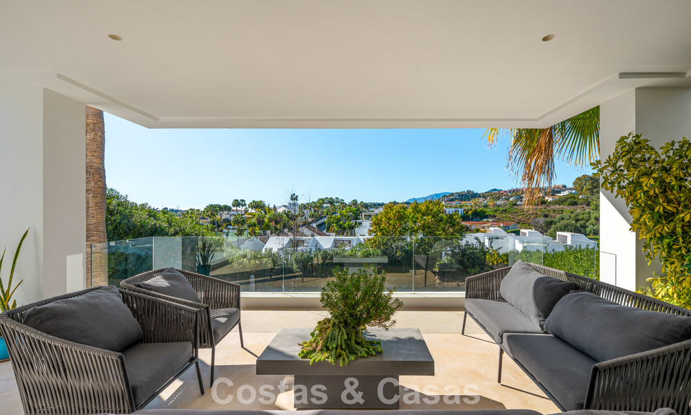 Villa de luxe avec caractère moderne à vendre dans une communauté fermée dans la Vallée du Golf de Nueva Andalucía, Marbella 794419