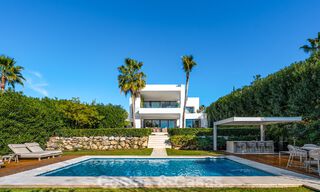 Villa de luxe avec caractère moderne à vendre dans une communauté fermée dans la Vallée du Golf de Nueva Andalucía, Marbella 794425 