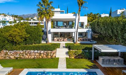 Villa de luxe avec caractère moderne à vendre dans une communauté fermée á Nueva Andalucía, Marbella 794426