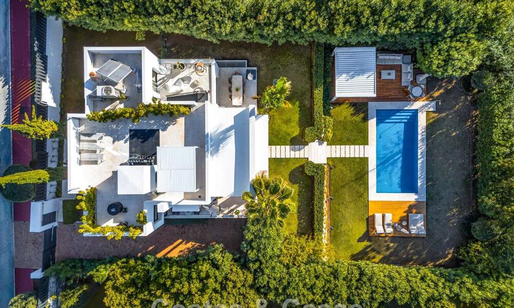 Villa de luxe avec caractère moderne à vendre dans une communauté fermée dans la Vallée du Golf de Nueva Andalucía, Marbella 794428