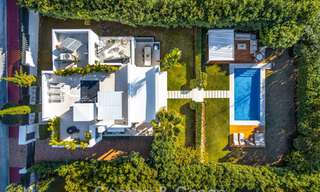 Villa de luxe avec caractère moderne à vendre dans une communauté fermée dans la Vallée du Golf de Nueva Andalucía, Marbella 794428 