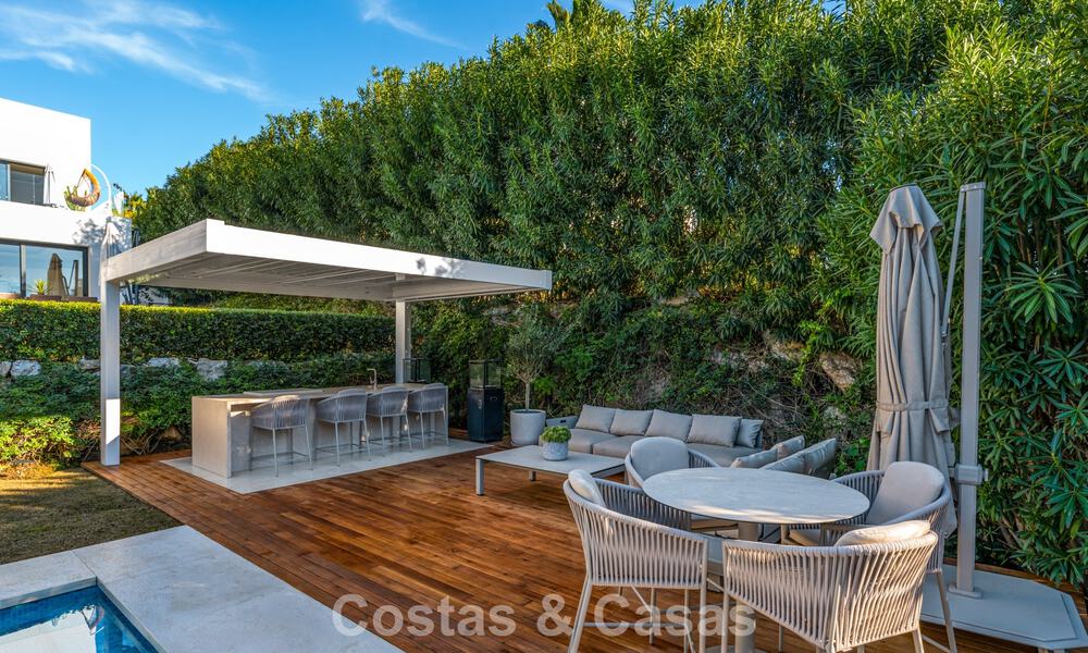 Villa de luxe avec caractère moderne à vendre dans une communauté fermée dans la Vallée du Golf de Nueva Andalucía, Marbella 794433