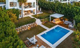 Villa de luxe avec caractère moderne à vendre dans une communauté fermée dans la Vallée du Golf de Nueva Andalucía, Marbella 794434 