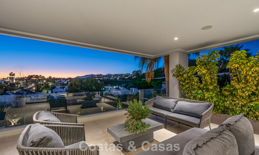 Villa de luxe avec caractère moderne à vendre dans une communauté fermée dans la Vallée du Golf de Nueva Andalucía, Marbella 794441