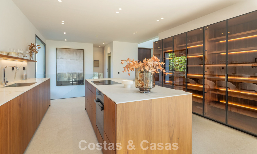 Villa de luxe moderne avec style architectural minimaliste à vendre sur la Nouvelle Milla d’Or entre Marbella et Estepona 794333