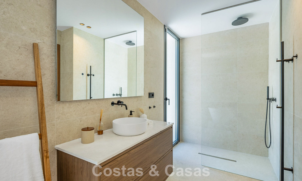 Villa de luxe moderne avec style architectural minimaliste à vendre sur la Nouvelle Milla d’Or entre Marbella et Estepona 794340