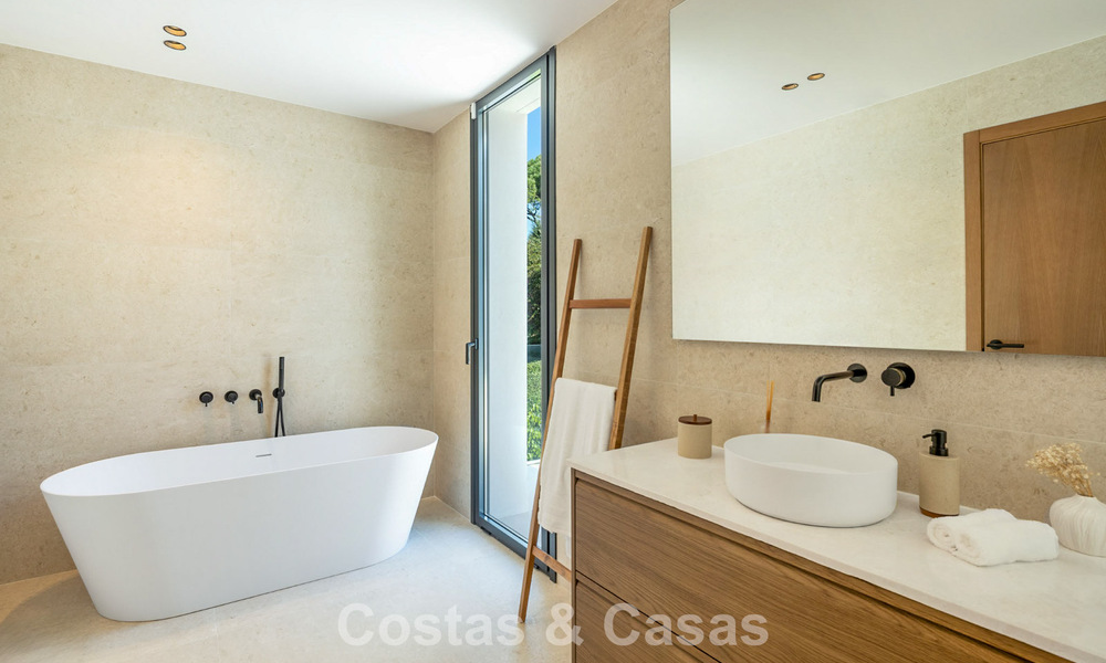 Villa de luxe moderne avec style architectural minimaliste à vendre sur la Nouvelle Milla d’Or entre Marbella et Estepona 794341