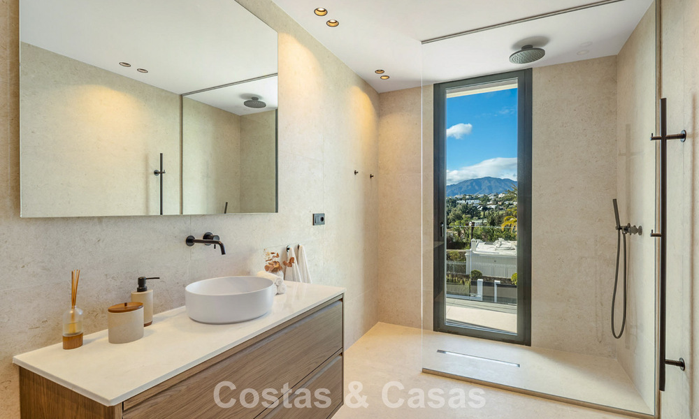 Villa de luxe moderne avec style architectural minimaliste à vendre sur la Nouvelle Milla d’Or entre Marbella et Estepona 794345