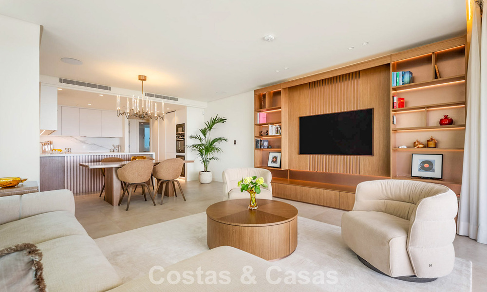 Appartement moderne avec jardin à vendre, offrant une vue sur la côte, dans un complexe fermé près de la ville de Marbella 794481