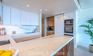 Appartement moderne avec jardin à vendre, offrant une vue sur la côte, dans un complexe fermé près de la ville de Marbella 794482 