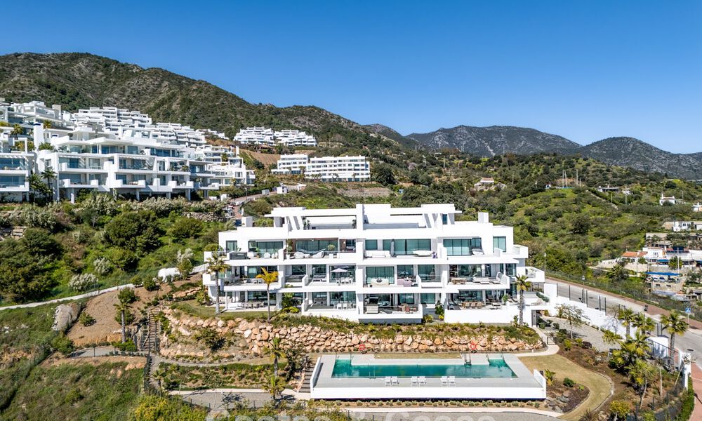 Appartement moderne avec jardin à vendre, offrant une vue sur la côte, dans un complexe fermé près de la ville de Marbella 794483