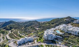 Appartement moderne avec jardin à vendre, offrant une vue sur la côte, dans un complexe fermé près de la ville de Marbella 794484 