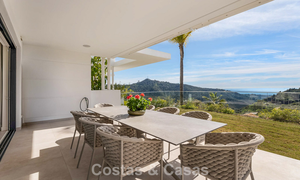 Appartement moderne avec jardin à vendre, offrant une vue sur la côte, dans un complexe fermé près de la ville de Marbella 794485