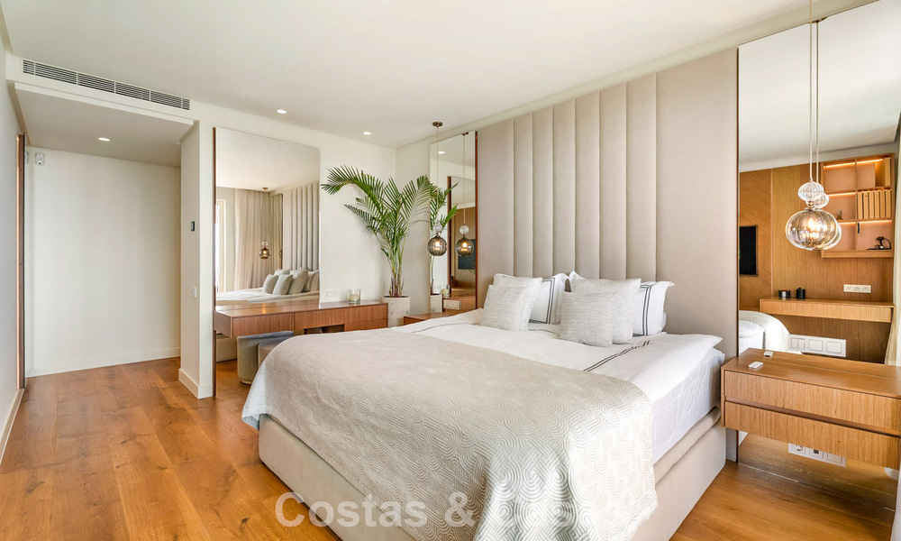 Appartement moderne avec jardin à vendre, offrant une vue sur la côte, dans un complexe fermé près de la ville de Marbella 794488