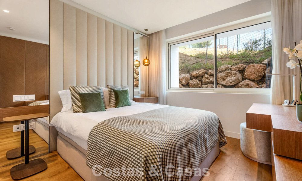 Appartement moderne avec jardin à vendre, offrant une vue sur la côte, dans un complexe fermé près de la ville de Marbella 794494