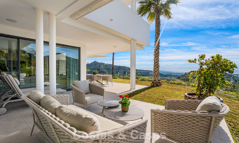 Appartement moderne avec jardin à vendre, offrant une vue sur la côte, dans un complexe fermé près de la ville de Marbella 794498
