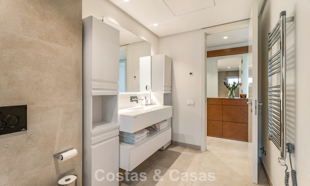 Appartement moderne avec jardin à vendre, offrant une vue sur la côte, dans un complexe fermé près de la ville de Marbella 794501