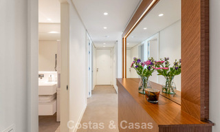 Appartement moderne avec jardin à vendre, offrant une vue sur la côte, dans un complexe fermé près de la ville de Marbella 794503 