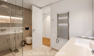 Appartement moderne avec jardin à vendre, offrant une vue sur la côte, dans un complexe fermé près de la ville de Marbella 794505 