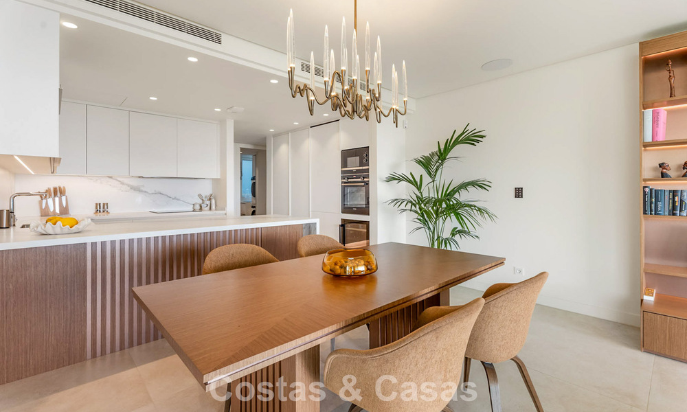 Appartement moderne avec jardin à vendre, offrant une vue sur la côte, dans un complexe fermé près de la ville de Marbella 794507
