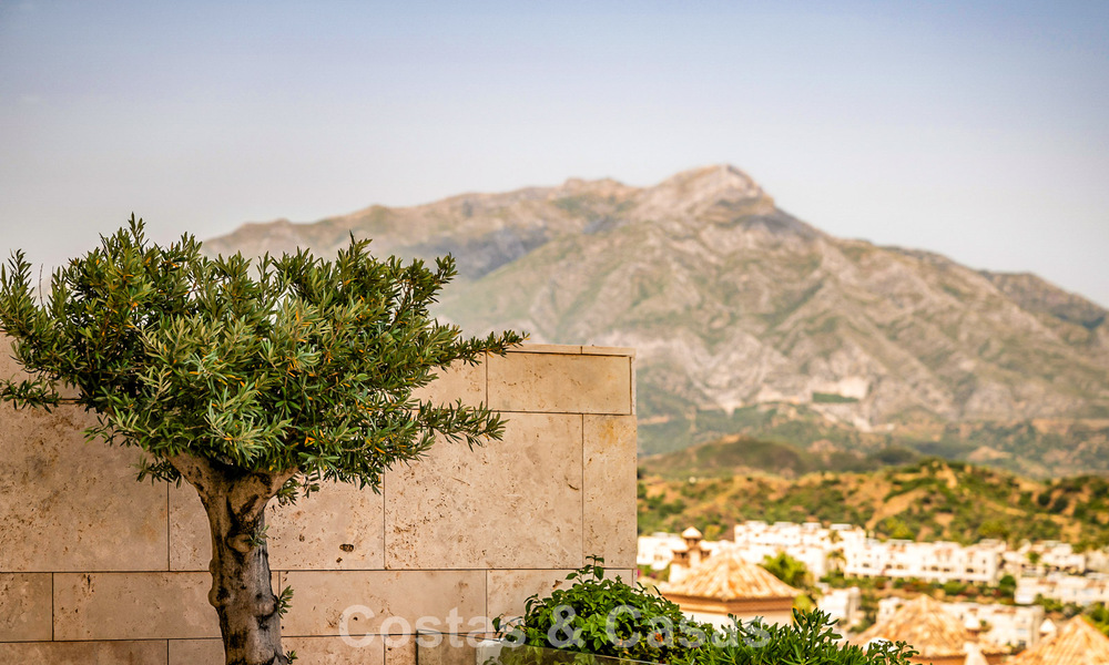 Appartement moderne de style villa à vendre avec vue sur la mer dans un complexe exclusif à La Quinta, Marbella - Benahavís 794510