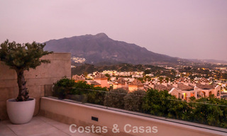 Appartement moderne de style villa à vendre avec vue sur la mer dans un complexe exclusif à La Quinta, Marbella - Benahavís 794511 