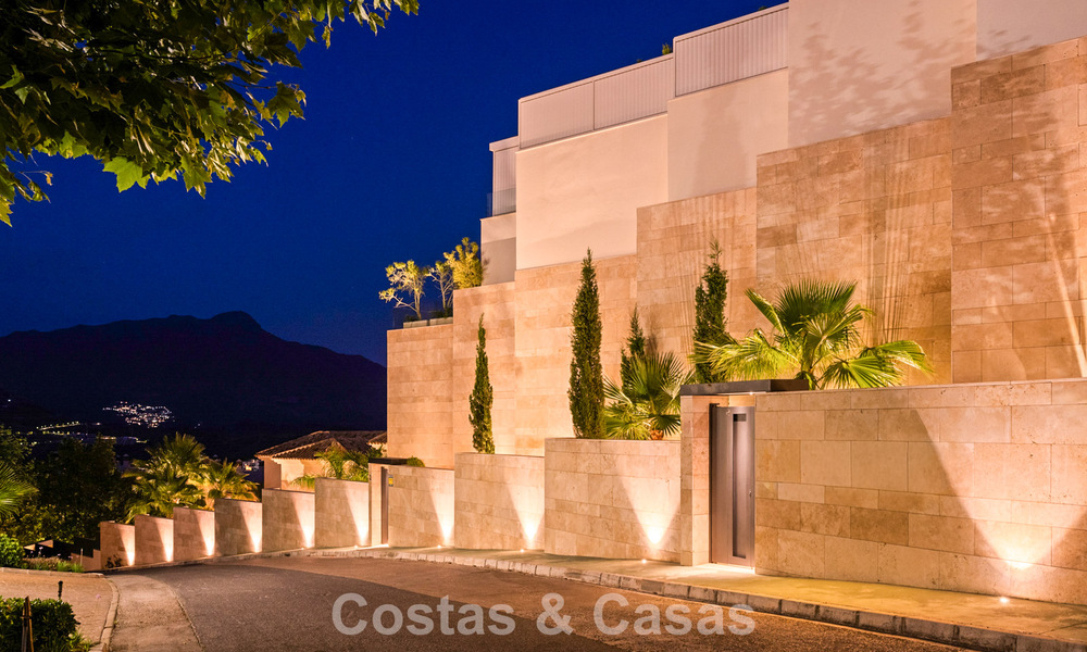 Appartement moderne de style villa à vendre avec vue sur la mer dans un complexe exclusif à La Quinta, Marbella - Benahavís 794512