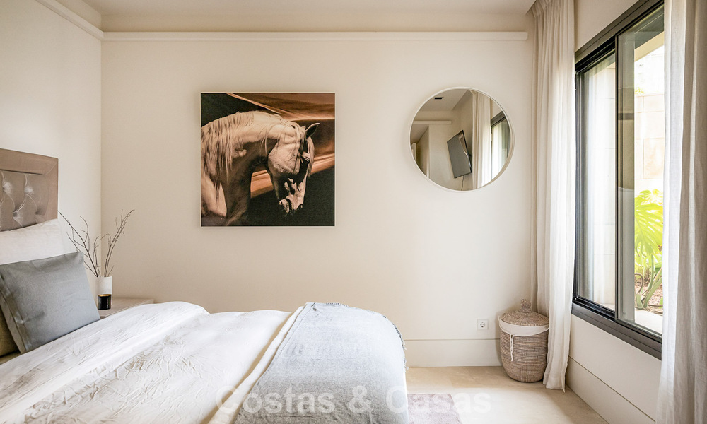 Appartement moderne de style villa à vendre avec vue sur la mer dans un complexe exclusif à La Quinta, Marbella - Benahavís 794523