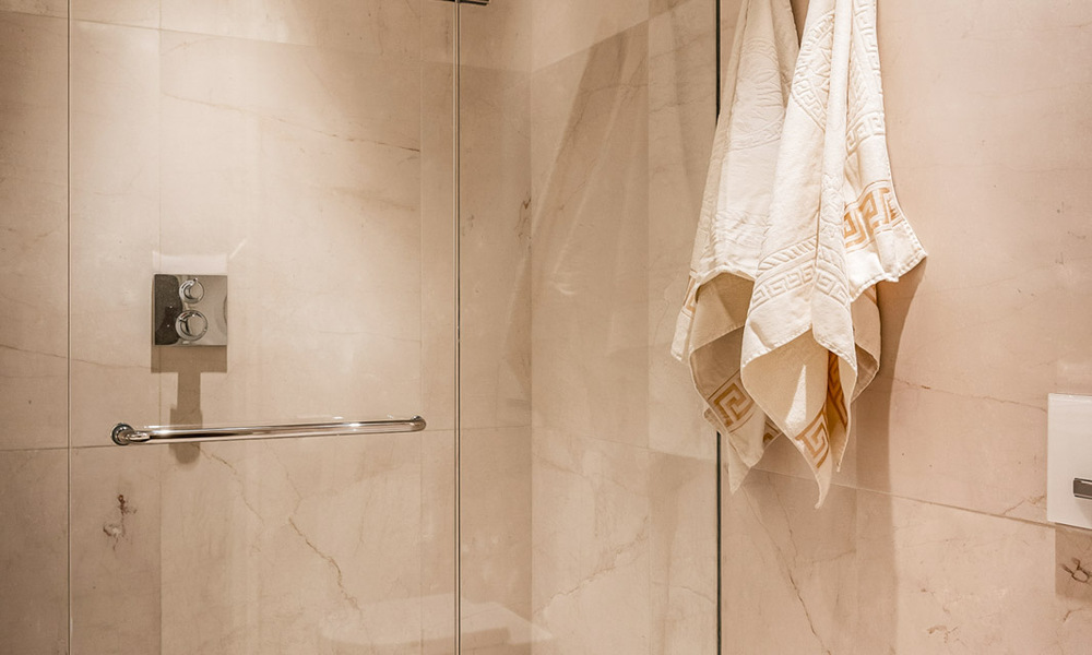 Appartement moderne de style villa à vendre avec vue sur la mer dans un complexe exclusif à La Quinta, Marbella - Benahavís 794527